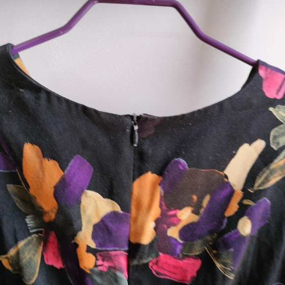 Elegant Floral Marrant Dress - Picture 4 of 16